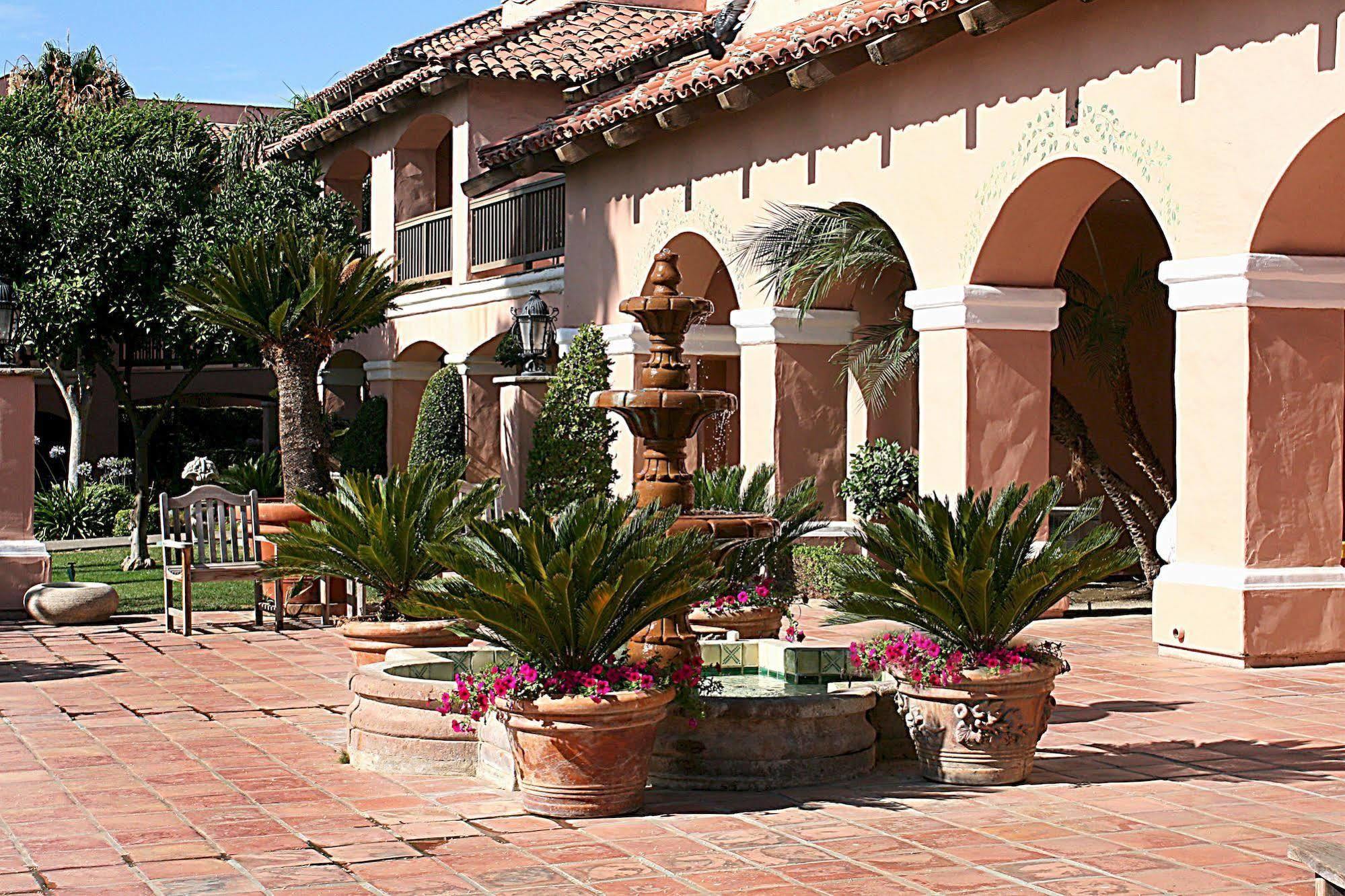Harris Ranch Inn And Restaurant Huron Exterior photo